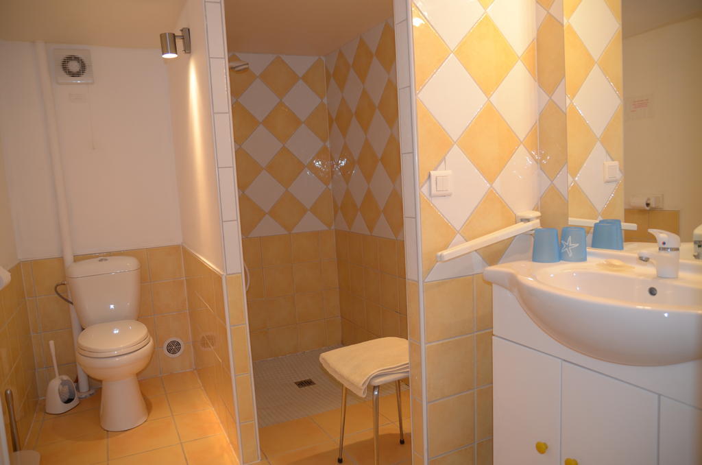 Le Petit Bacalan Villa Mormoiron Oda fotoğraf